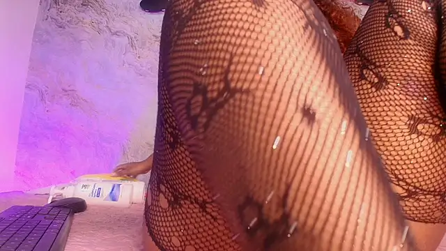 jones maddy  online show from October 27, 11:55 am