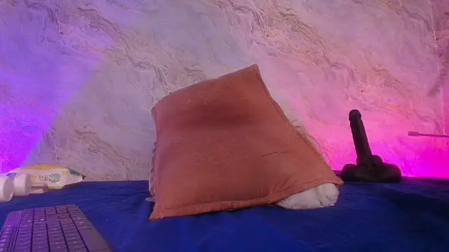 jones maddy  online show from November 1, 11:59 am