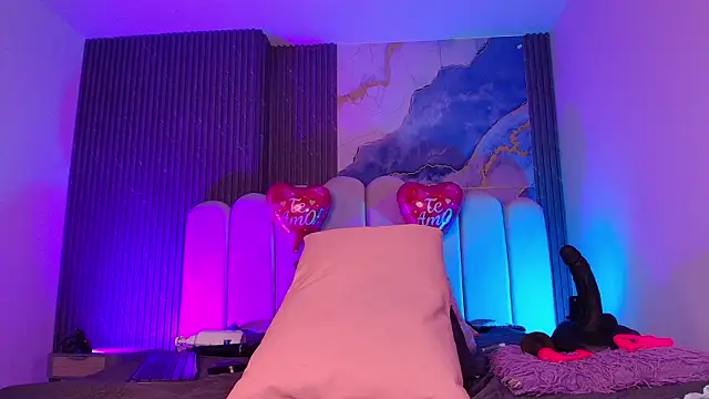 jones maddy  online show from February 17, 12:02 pm