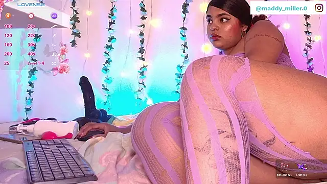 jones maddy  online show from March 22, 11:12 am