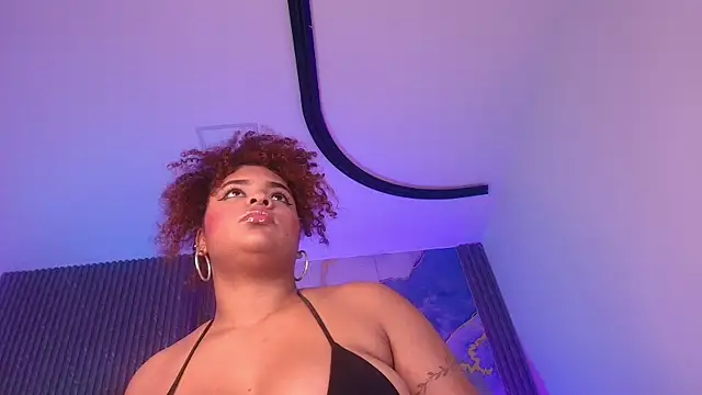 jones maddy  online show from January 9, 12:01 pm