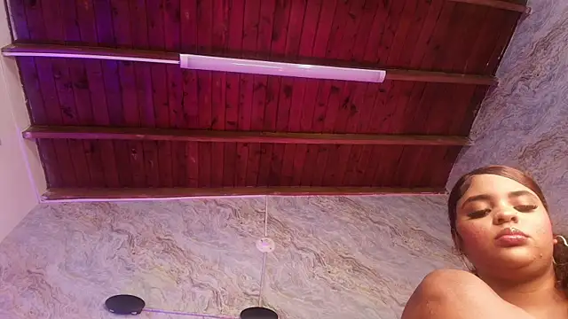 jones maddy  online show from October 24, 11:53 am