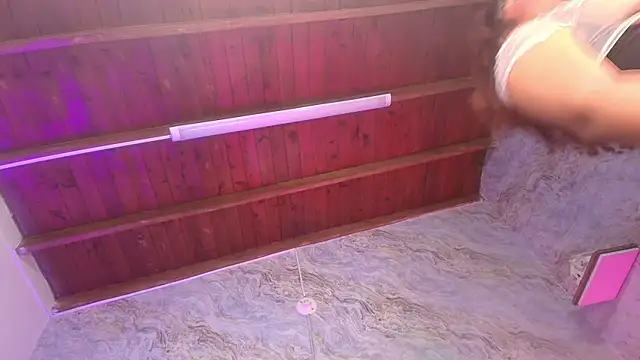 jones maddy  online show from October 30, 12:03 pm