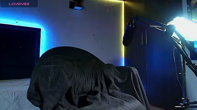 kuzzcoo online show from March 16, 11:40 pm