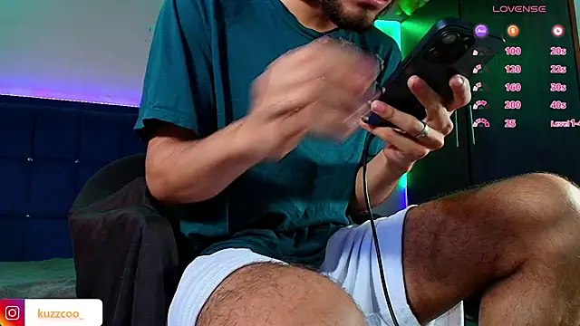 Snapshot of kuzzcoo chatting on December 1, 12:50 pm kuzzcoo online show from December 1, 12:50 pm