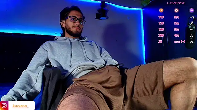 Snapshot of kuzzcoo chatting on November 6, 8:51 am kuzzcoo online show from November 6, 8:51 am