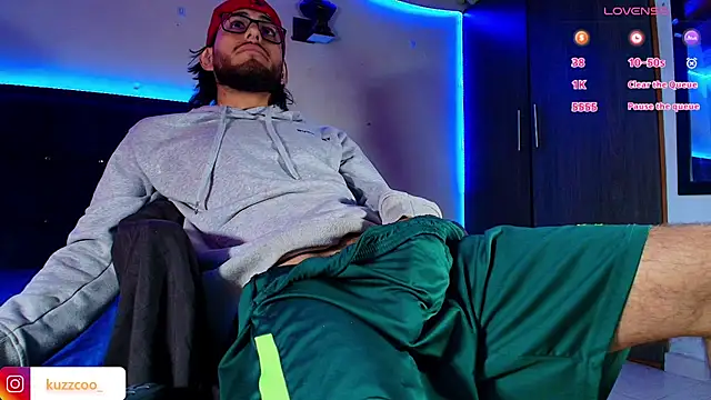 Snapshot of kuzzcoo chatting on November 9, 12:42 pm kuzzcoo online show from November 9, 12:42 pm