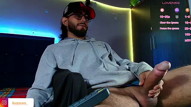 Snapshot of kuzzcoo chatting on February 25, 12:49 pm kuzzcoo online show from February 25, 12:49 pm