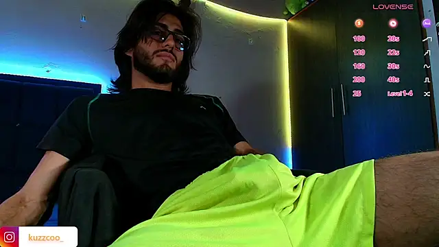 Snapshot of kuzzcoo chatting on February 26, 12:05 pm kuzzcoo online show from February 26, 12:05 pm