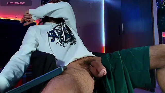 Snapshot of kuzzcoo chatting on February 17, 12:13 pm kuzzcoo online show from February 17, 12:13 pm