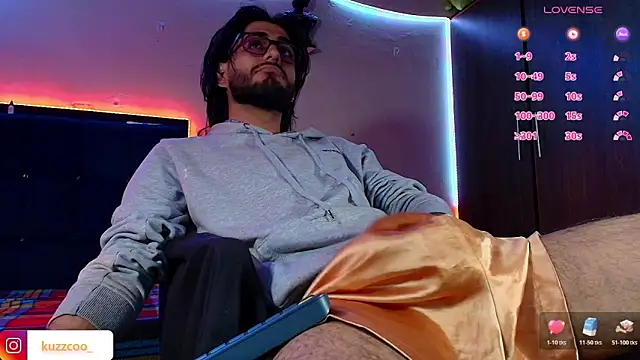 Snapshot of kuzzcoo chatting on February 19, 1:52 pm kuzzcoo online show from February 19, 1:52 pm