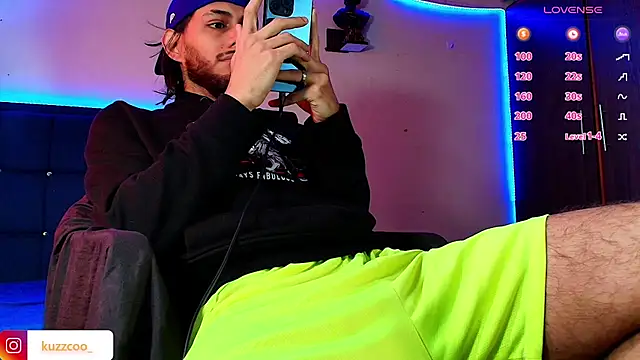 Snapshot of kuzzcoo chatting on November 21, 2:49 pm kuzzcoo online show from November 21, 2:49 pm