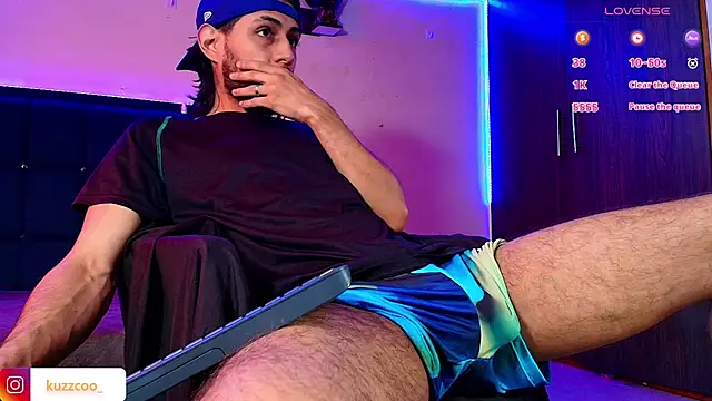 Snapshot of kuzzcoo chatting on November 30, 2:07 pm kuzzcoo online show from November 30, 2:07 pm