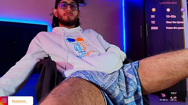 Snapshot of kuzzcoo chatting on November 13, 3:49 pm kuzzcoo online show from November 13, 3:49 pm