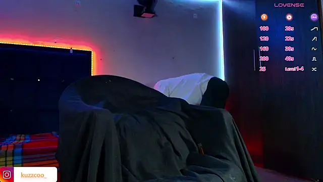 Snapshot of kuzzcoo chatting on February 16, 11:35 pm kuzzcoo online show from February 16, 11:35 pm