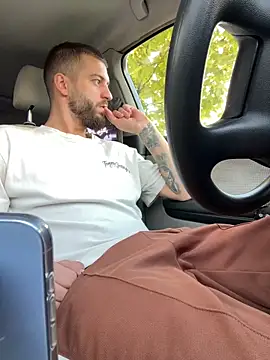 ElChapoGuzman95 online show from October 11, 5:30 am