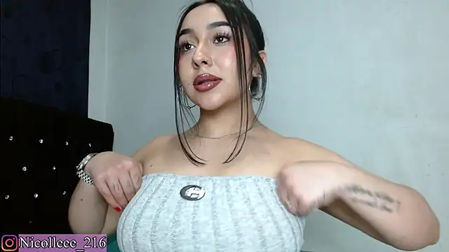 Snapshot of Ni_colle chatting on October 3, 5:14 pm Ni colle online show from October 3, 5:14 pm