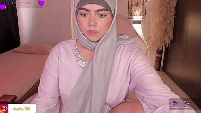 Snapshot of shayla_18 chatting on November 7, 9:41 pm shayla 18 online show from November 7, 9:41 pm