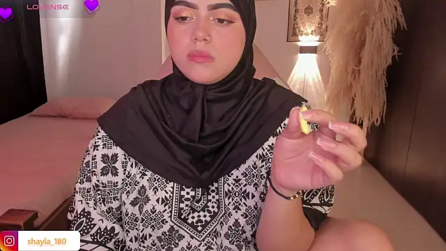 Snapshot of shayla_18 chatting on November 22, 7:35 pm shayla 18 online show from November 22, 7:35 pm