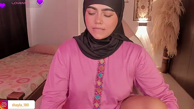 Snapshot of shayla_18 chatting on October 24, 9:25 pm shayla 18 online show from October 24, 9:25 pm