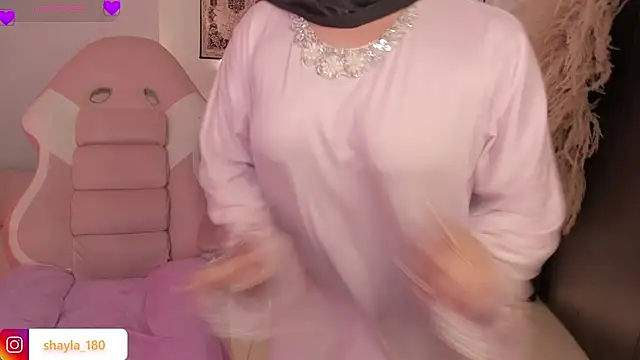 shayla 18 online show from April 28, 8:46 pm