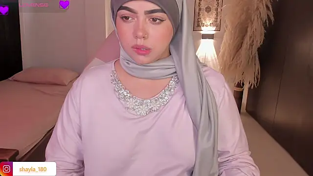 Snapshot of shayla_18 chatting on November 18, 8:23 pm shayla 18 online show from November 18, 8:23 pm