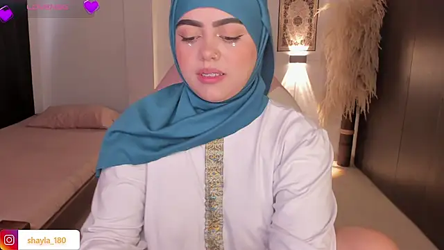 Snapshot of shayla_18 chatting on November 8, 3:15 pm shayla 18 online show from November 8, 3:15 pm