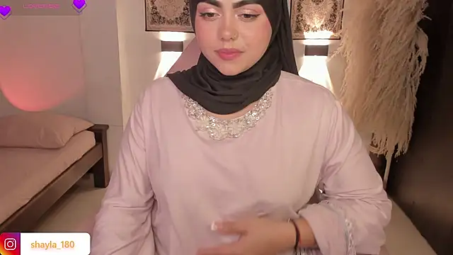 shayla 18 online show from May 5, 8:12 pm