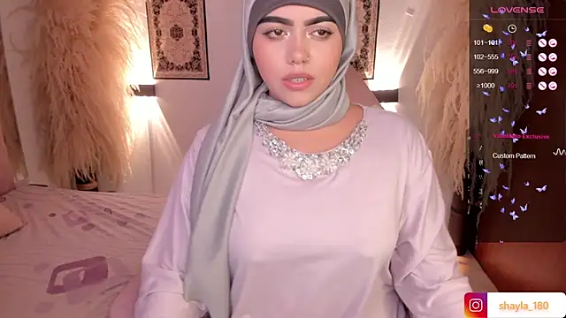 shayla 18 online show from December 4, 7:50 pm