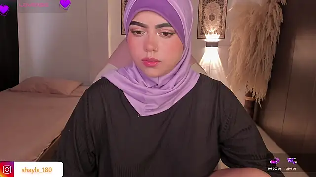 Snapshot of shayla_18 chatting on November 28, 7:47 pm shayla 18 online show from November 28, 7:47 pm