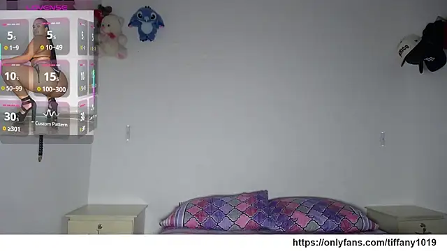 Snapshot of tiffany__pink chatting on February 24, 1:28 am tiffany pink online show from February 24, 1:28 am