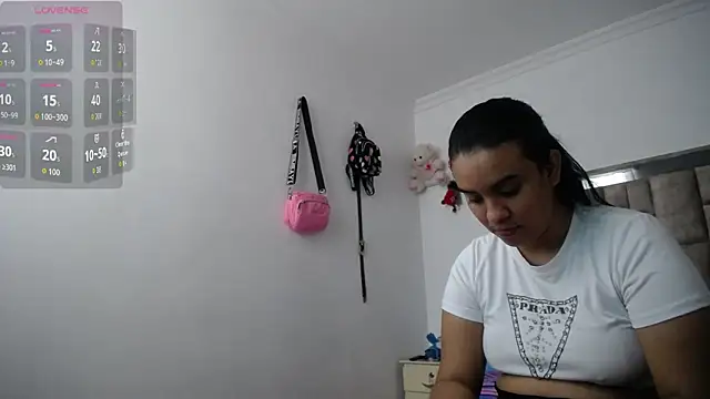 Snapshot of tiffany__pink chatting on December 2, 9:16 pm tiffany pink online show from December 2, 9:16 pm