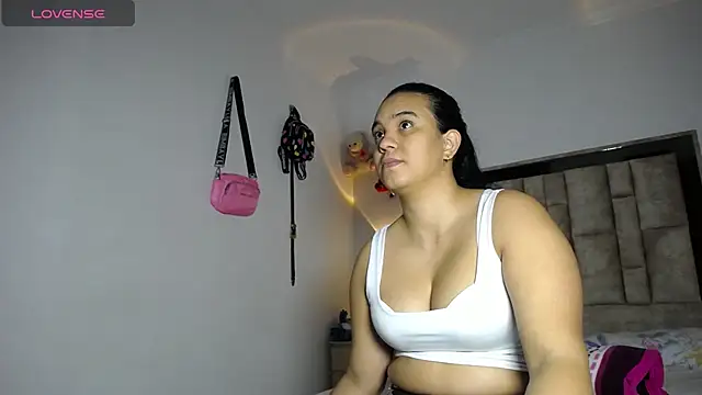 Snapshot of tiffany__pink chatting on November 20, 10:20 pm tiffany pink online show from November 20, 10:20 pm