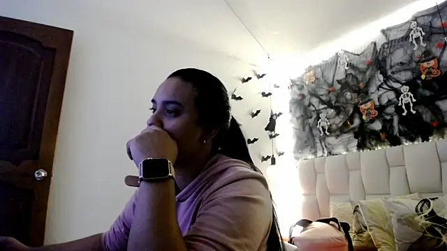 Snapshot of tiffany__pink chatting on October 21, 6:18 pm tiffany pink online show from October 21, 6:18 pm