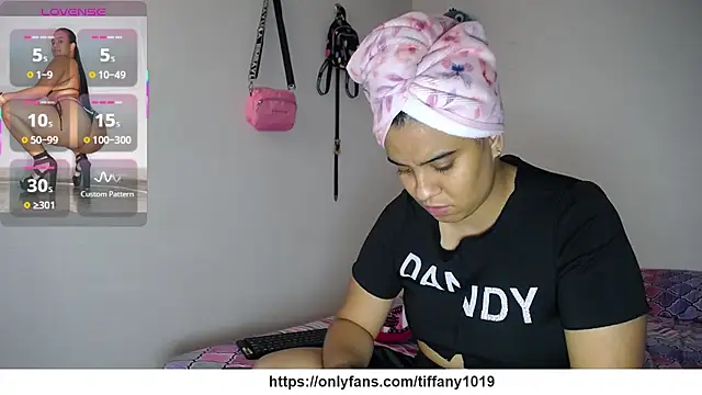 Snapshot of tiffany__pink chatting on February 26, 8:20 pm tiffany pink online show from February 26, 8:20 pm