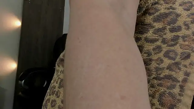 Snapshot of Cheryl_JONES chatting on December 4, 5:50 am Cheryl JONES online show from December 4, 5:50 am