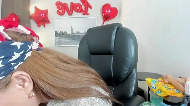 Snapshot of Cheryl_JONES chatting on February 26, 6:02 am Cheryl JONES online show from February 26, 6:02 am