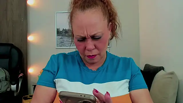 Snapshot of Cheryl_JONES chatting on November 26, 7:08 am Cheryl JONES online show from November 26, 7:08 am