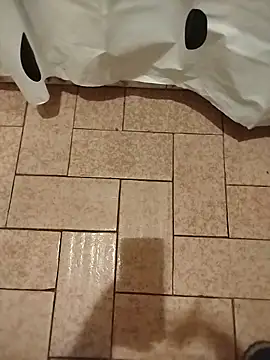 Snapshot of Neria chatting on February 6, 11:17 am Neria online show from February 6, 11:17 am