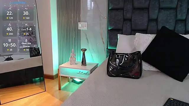 Snapshot of WildyTemping chatting on November 19, 7:47 pm WildyTemping online show from November 19, 7:47 pm