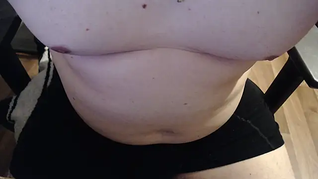 Snapshot of sweetsmile93 chatting on January 6, 4:55 pm sweetsmile93 online show from January 6, 4:55 pm