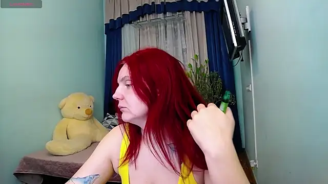 Snapshot of NikaLee chatting on January 18, 8:10 am NikaLee online show from January 18, 8:10 am