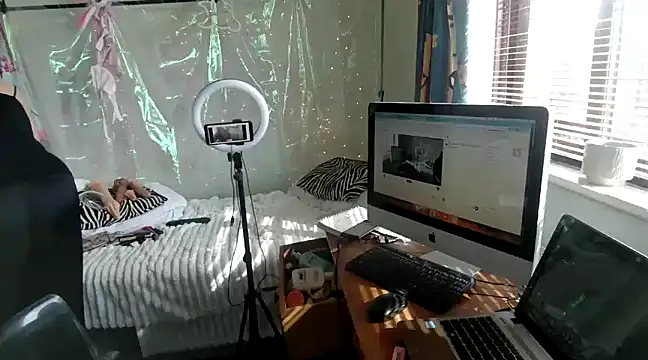 MaggieMoonxxx online show from March 22, 1:41 pm