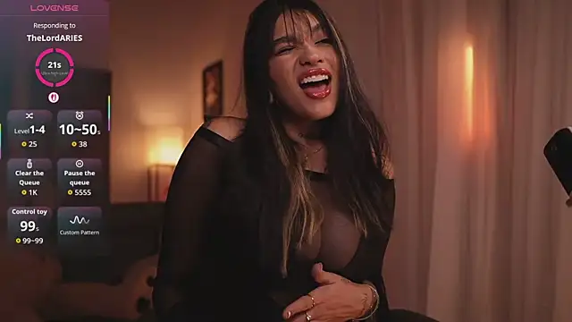 HannahW  online show from December 20, 12:02 am