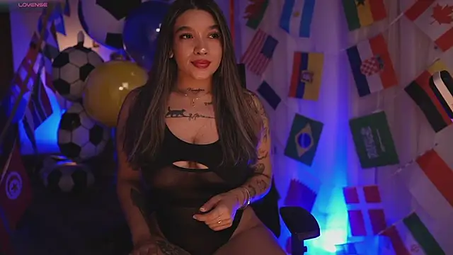HannahW  online show from June 26, 7:20 pm