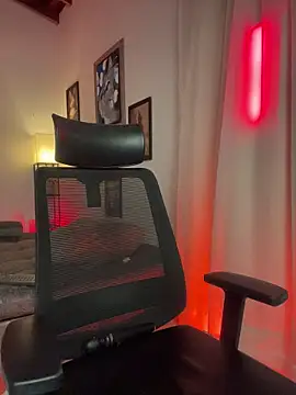 HannahW  online show from February 10, 10:20 pm