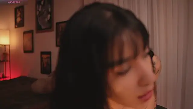 HannahW  online show from January 18, 1:58 pm