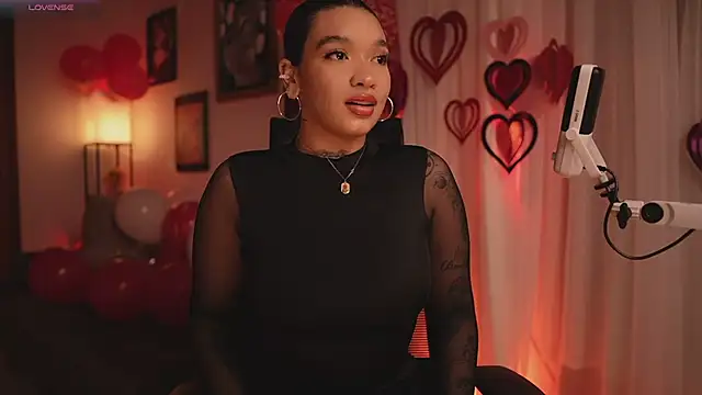 HannahW  online show from February 14, 9:59 pm