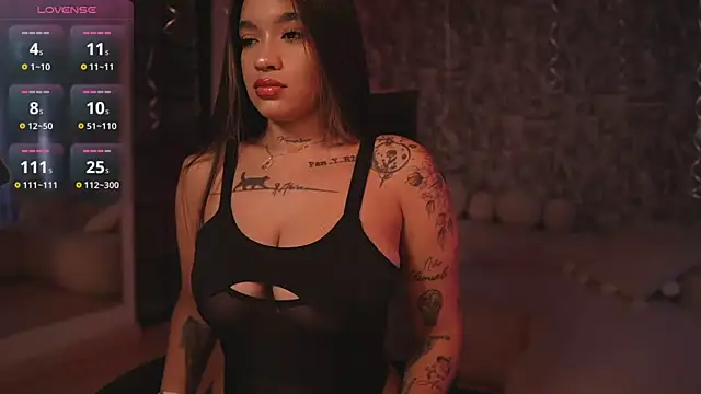 HannahW  online show from October 29, 9:25 pm