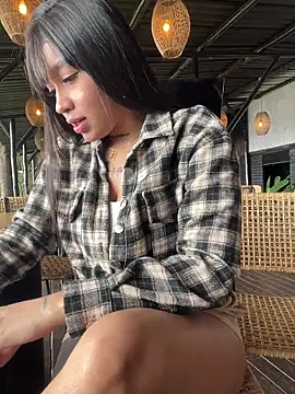 HannahW  online show from February 19, 6:27 pm